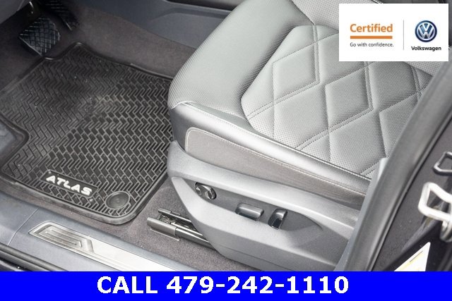 Certified 2024 Volkswagen Atlas SE w/ Black Wheel Package image 27