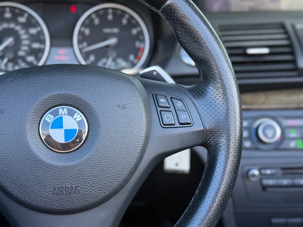 Used 2012 BMW 135i Convertible RWD image 23