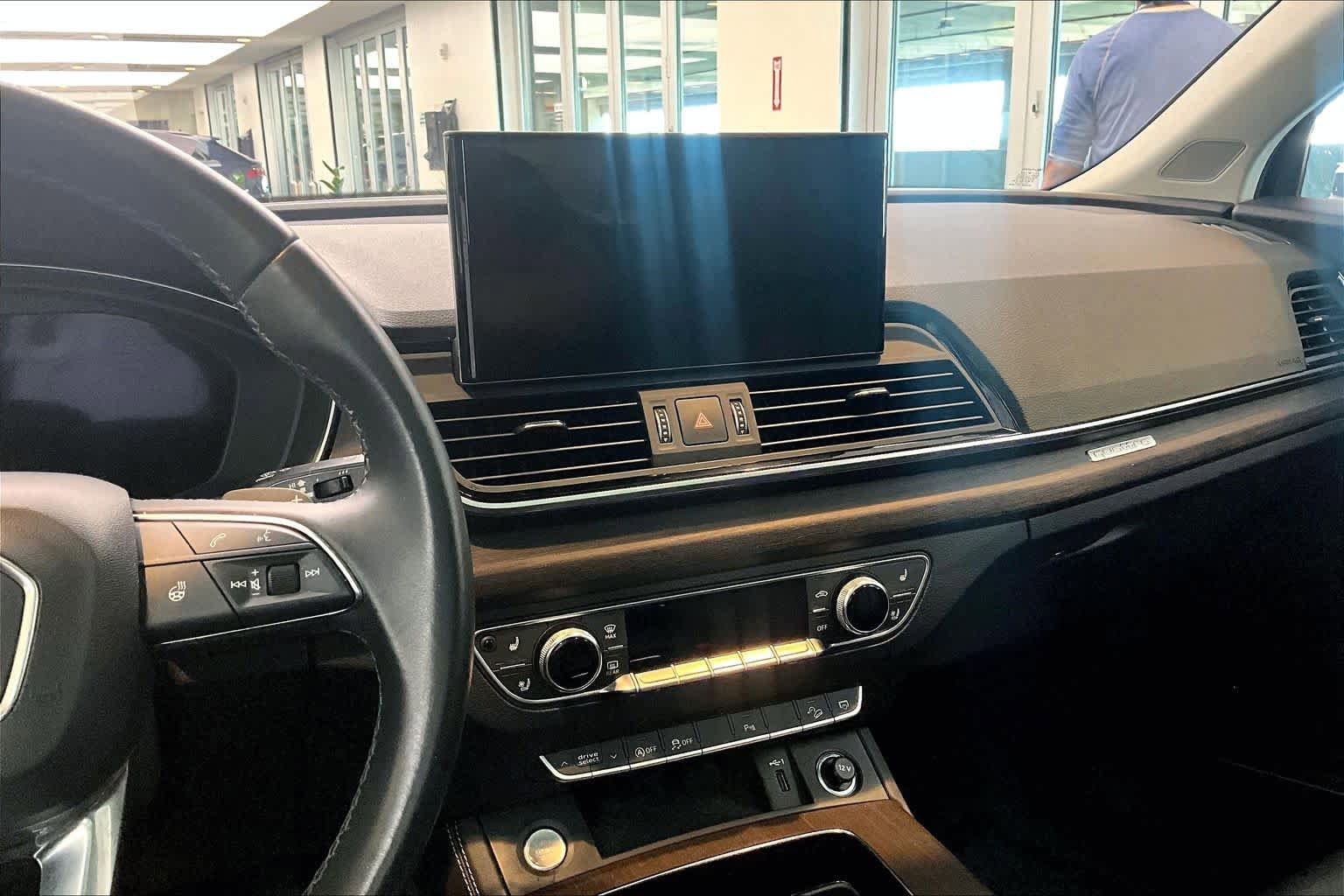 Used 2021 Audi Q5 2.0T Premium Plus w/ Premium Plus Package AWD/4WD image 7