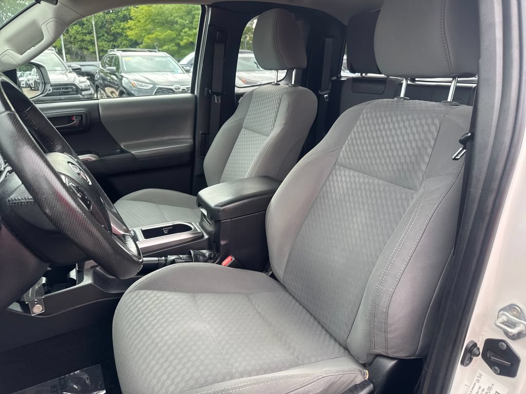 Used 2022 Toyota Tacoma SR5 RWD image 16