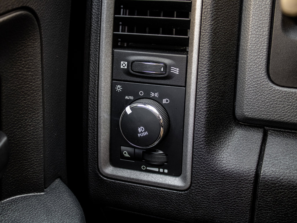 Used 2017 RAM 1500 Express image 30