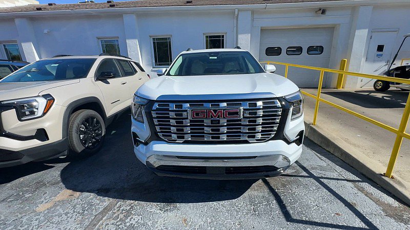 New 2026 GMC Terrain Denali w/ LPO, Floor Liner Package image 2