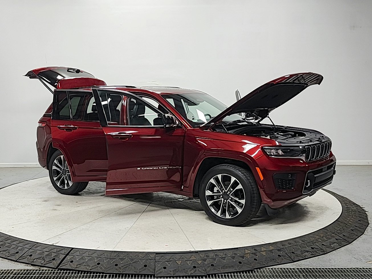Used 2023 Jeep Grand Cherokee Overland AWD/4WD image 17
