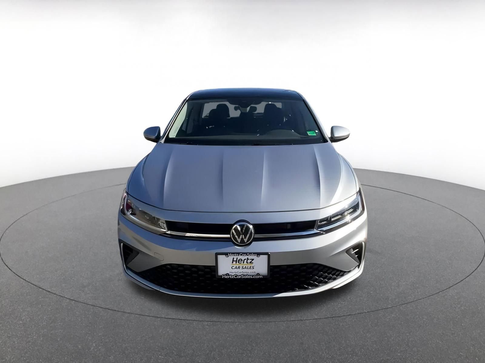 Used 2025 Volkswagen Jetta SE image 4