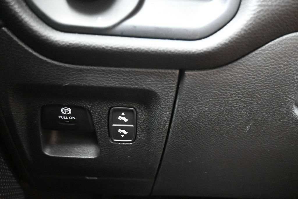 Used 2025 RAM 1500 Laramie AWD/4WD image 18