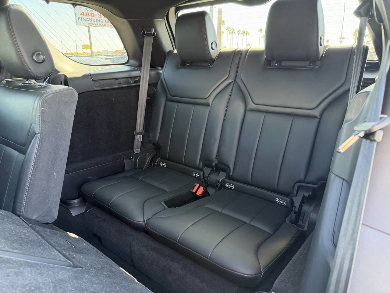 Used 2017 Land Rover Discovery SE image 27