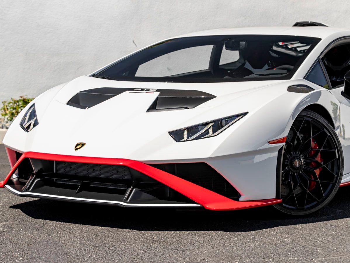 Used 2024 Lamborghini Huracan STO RWD image 2