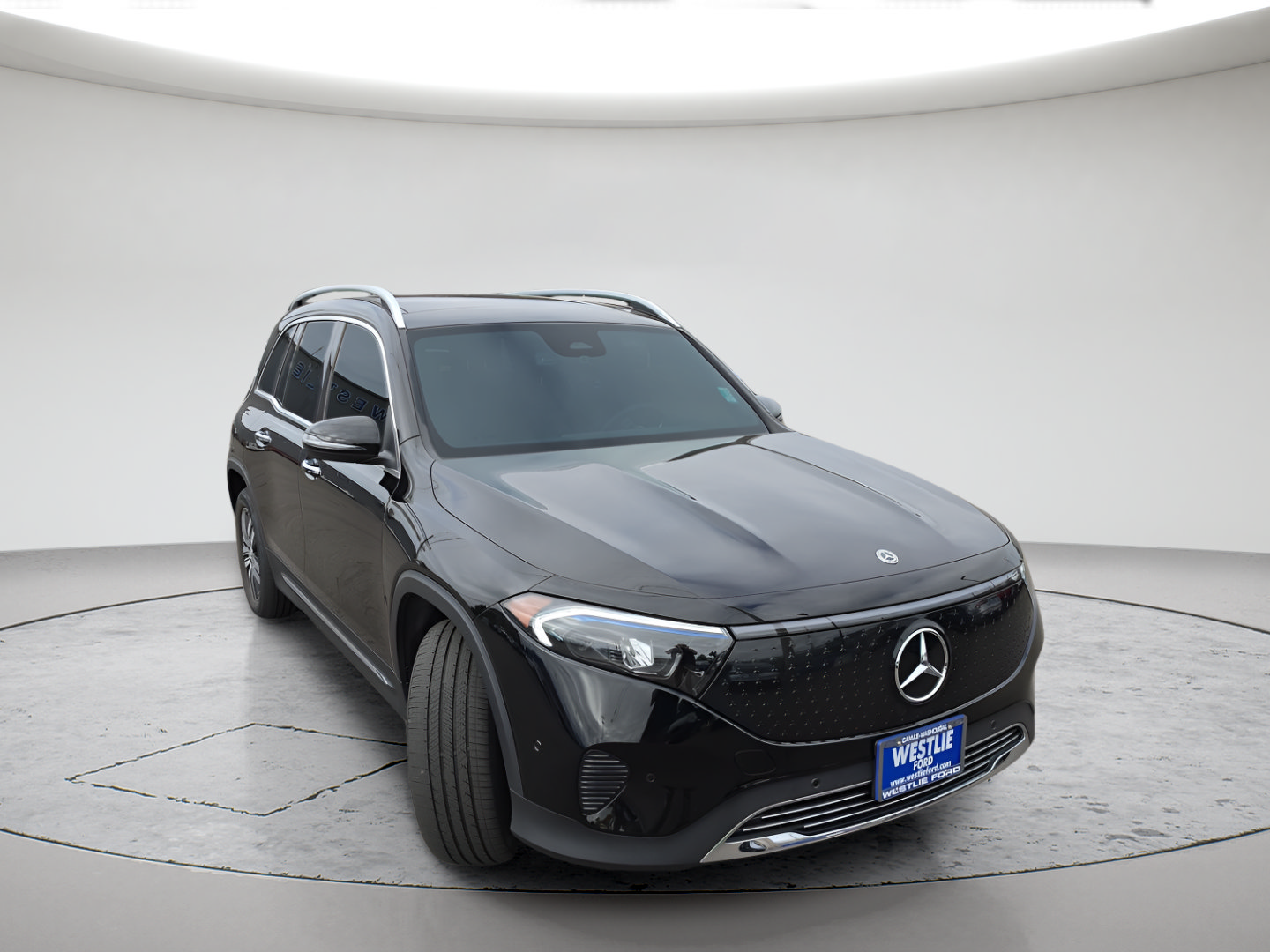 Used 2024 Mercedes-Benz EQB 300 4MATIC image 2