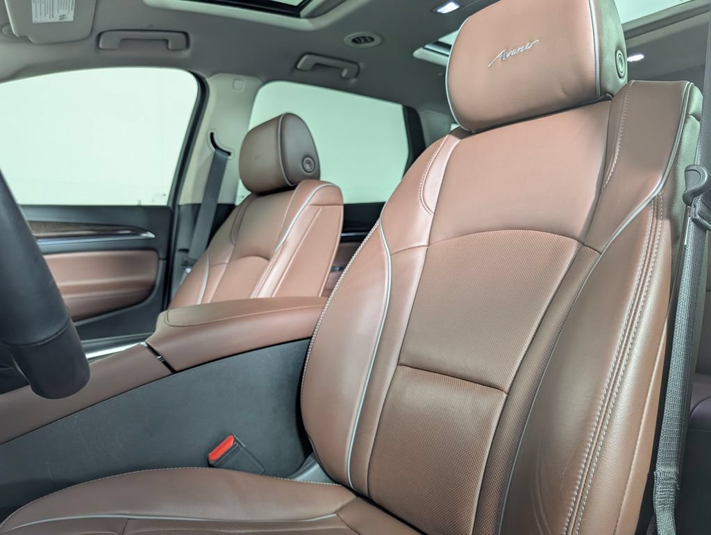 Used 2021 Buick Enclave Avenir w/ Avenir Technology Package FWD image 21