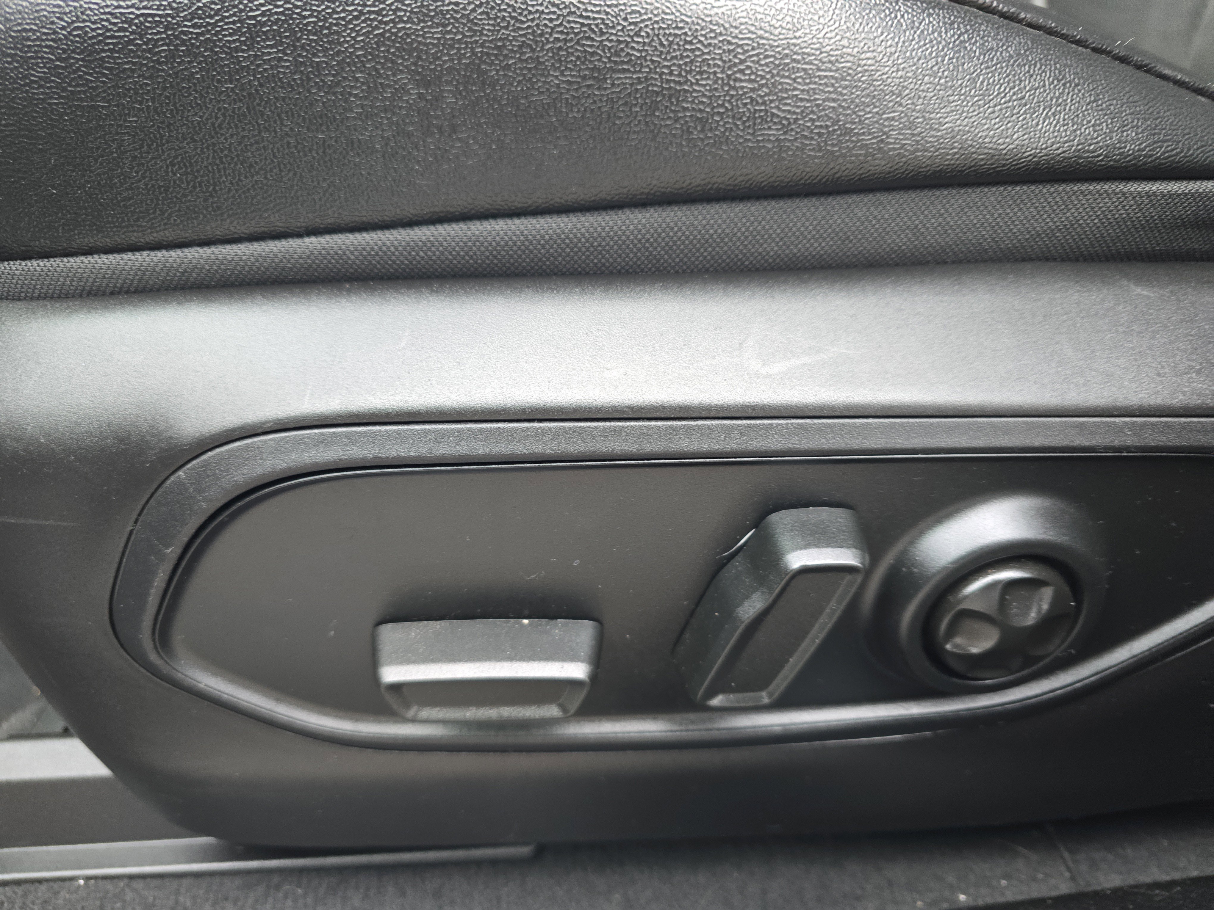 Used 2024 Jeep Grand Cherokee Altitude AWD/4WD image 18
