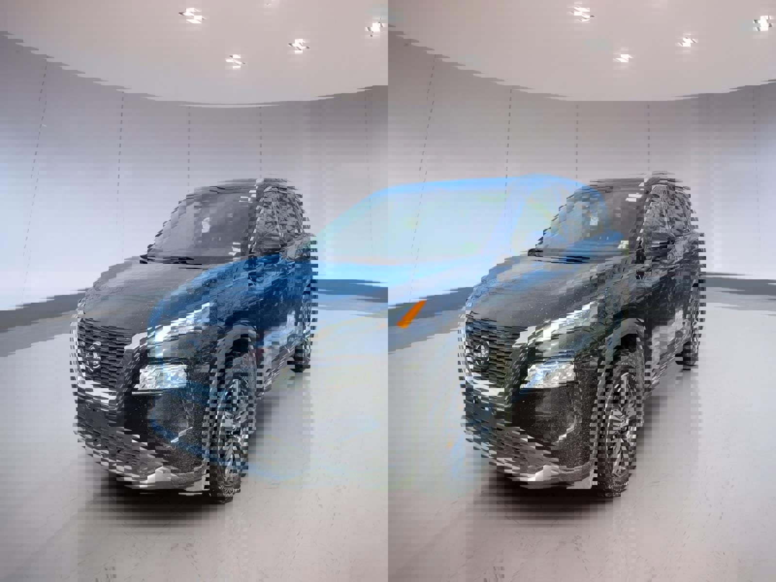 Used 2023 Nissan Rogue SL w/ SL Premium Package image 2