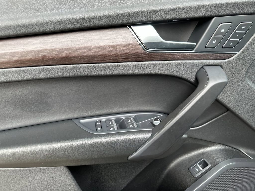 Used 2022 Audi Q5 2.0T Premium w/ Convenience Package image 10