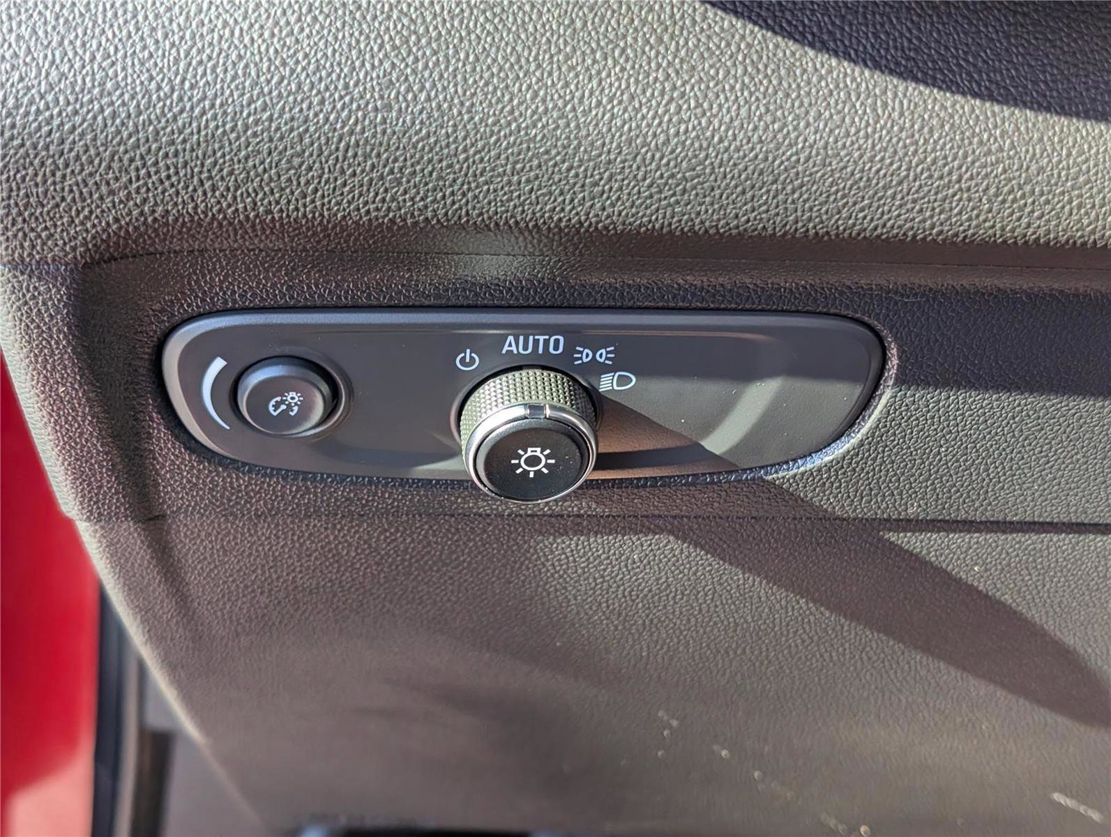 Used 2023 Buick Envision Essence image 21