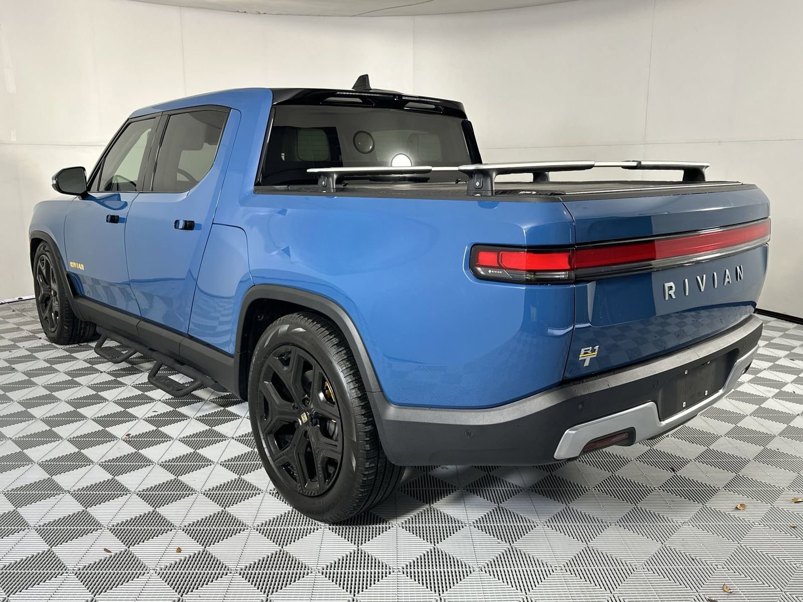 Used 2023 Rivian R1T Adventure AWD/4WD image 6