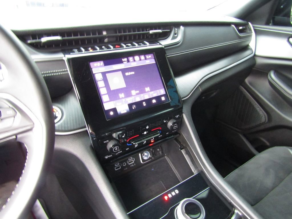 Used 2024 Jeep Grand Cherokee Altitude image 27