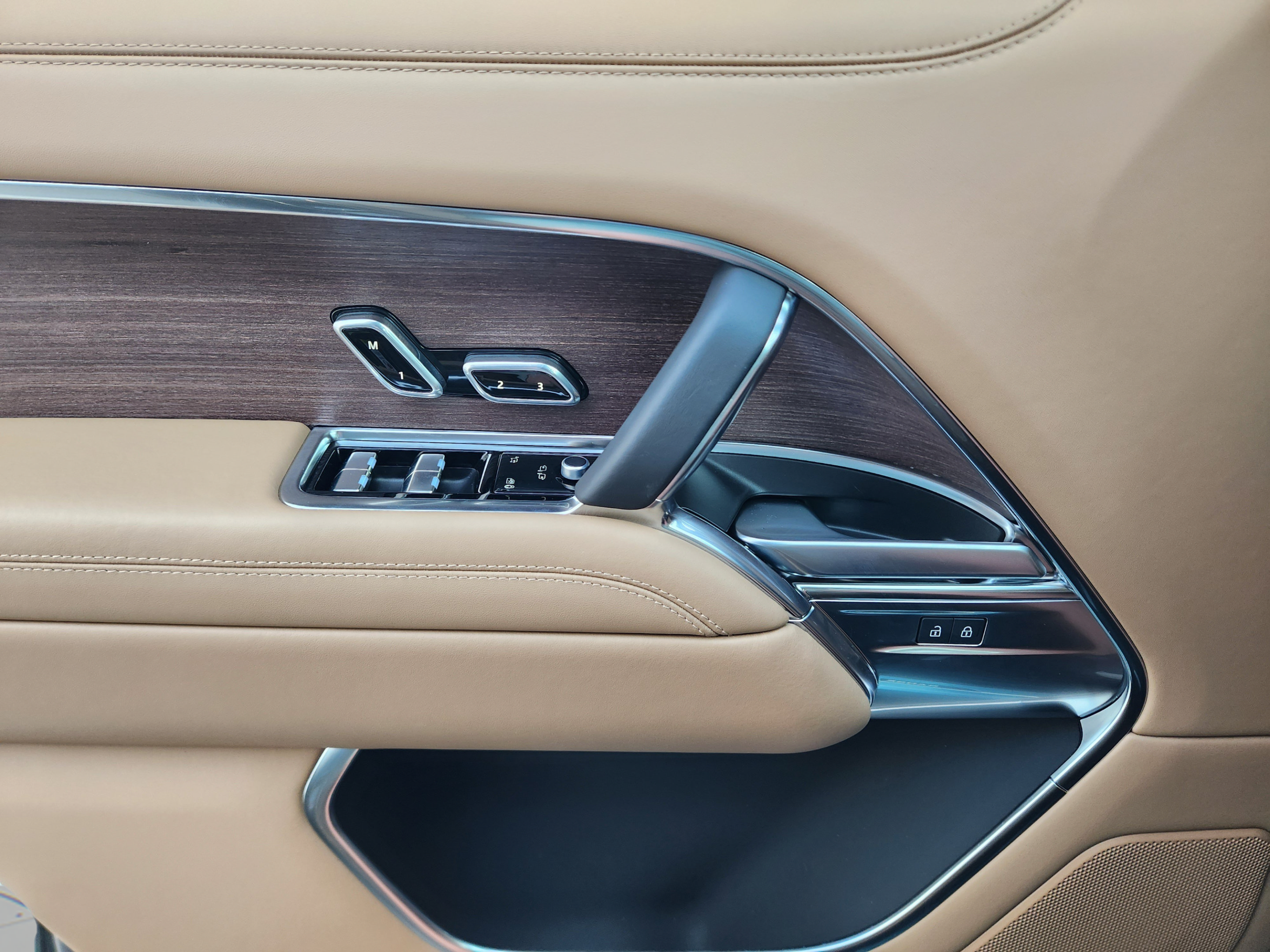 New 2026 Land Rover Range Rover SE AWD/4WD image 16