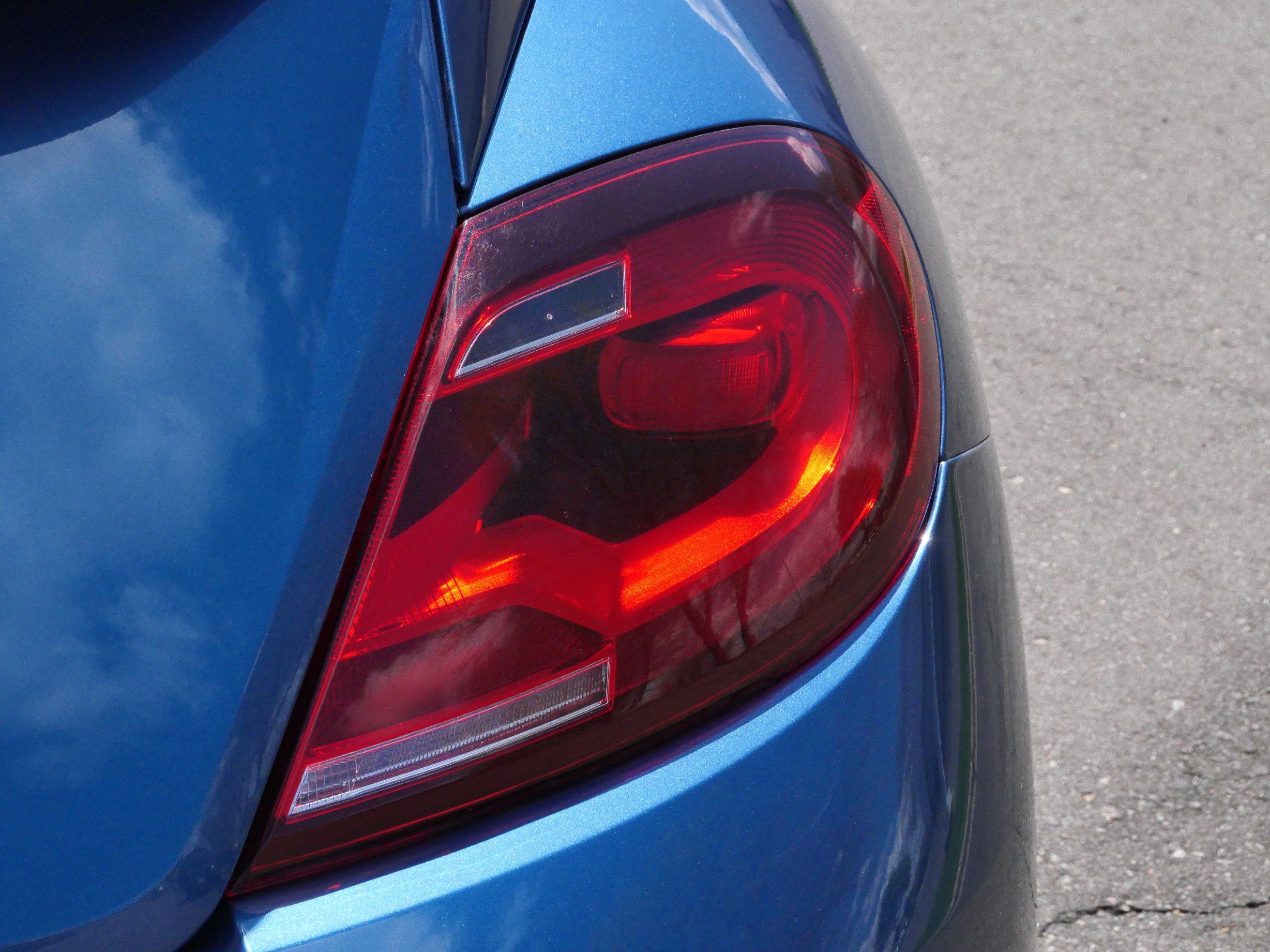 Used 2019 Volkswagen Beetle 2.0T SE FWD image 17