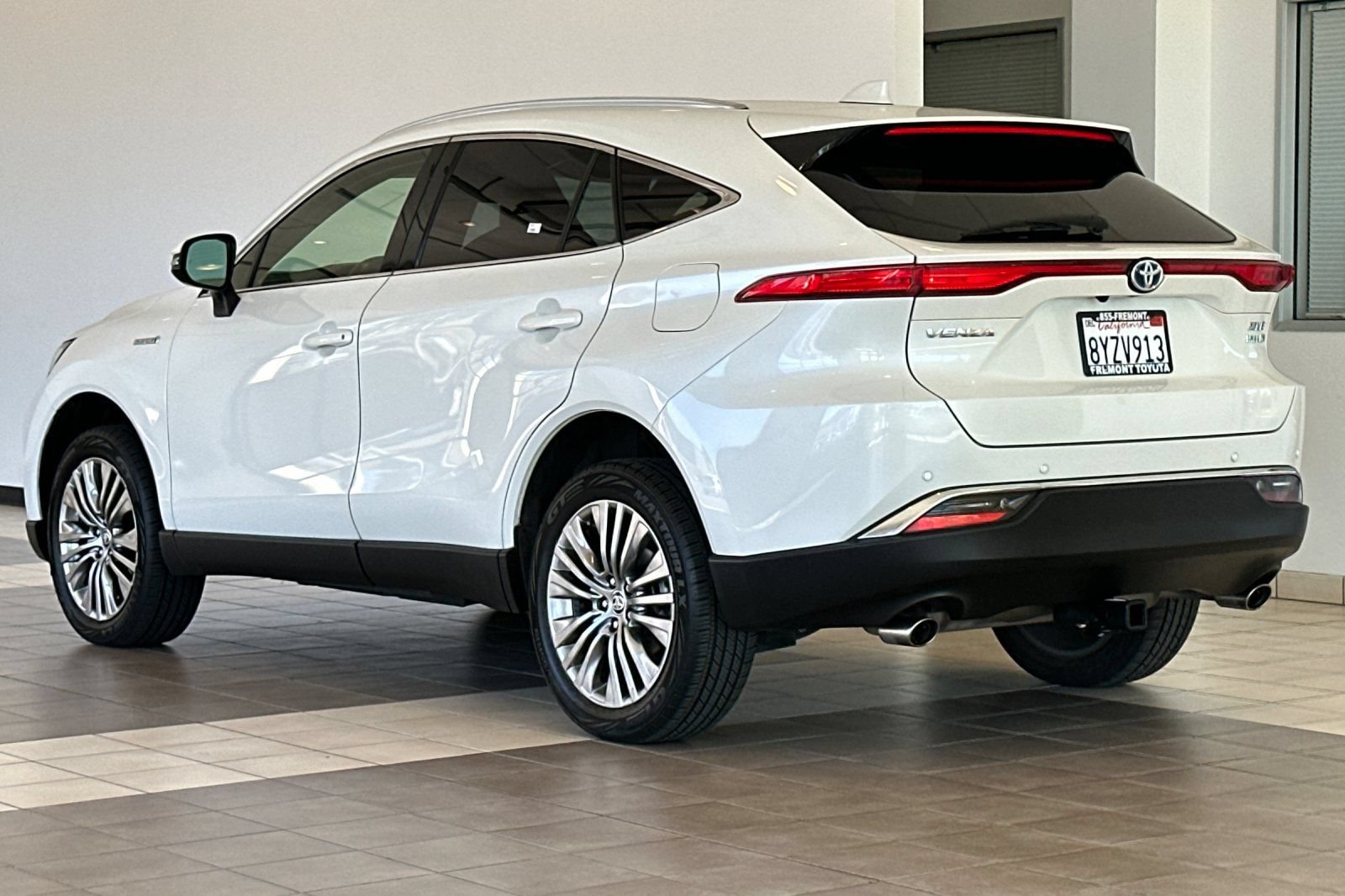 Certified 2021 Toyota Venza XLE AWD/4WD image 6