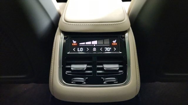 New 2026 Volvo XC90 T8 Plus w/ Protection Package Premier AWD/4WD image 32