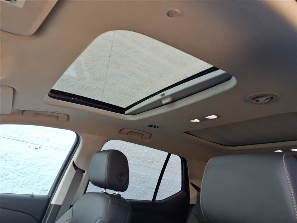 Used 2021 Chevrolet Traverse LT w/ LT Premium Package image 16