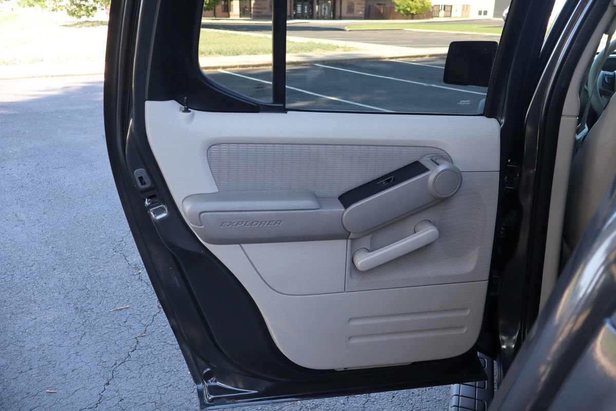 Used 2007 Ford Explorer Sport Trac XLT AWD/4WD image 24