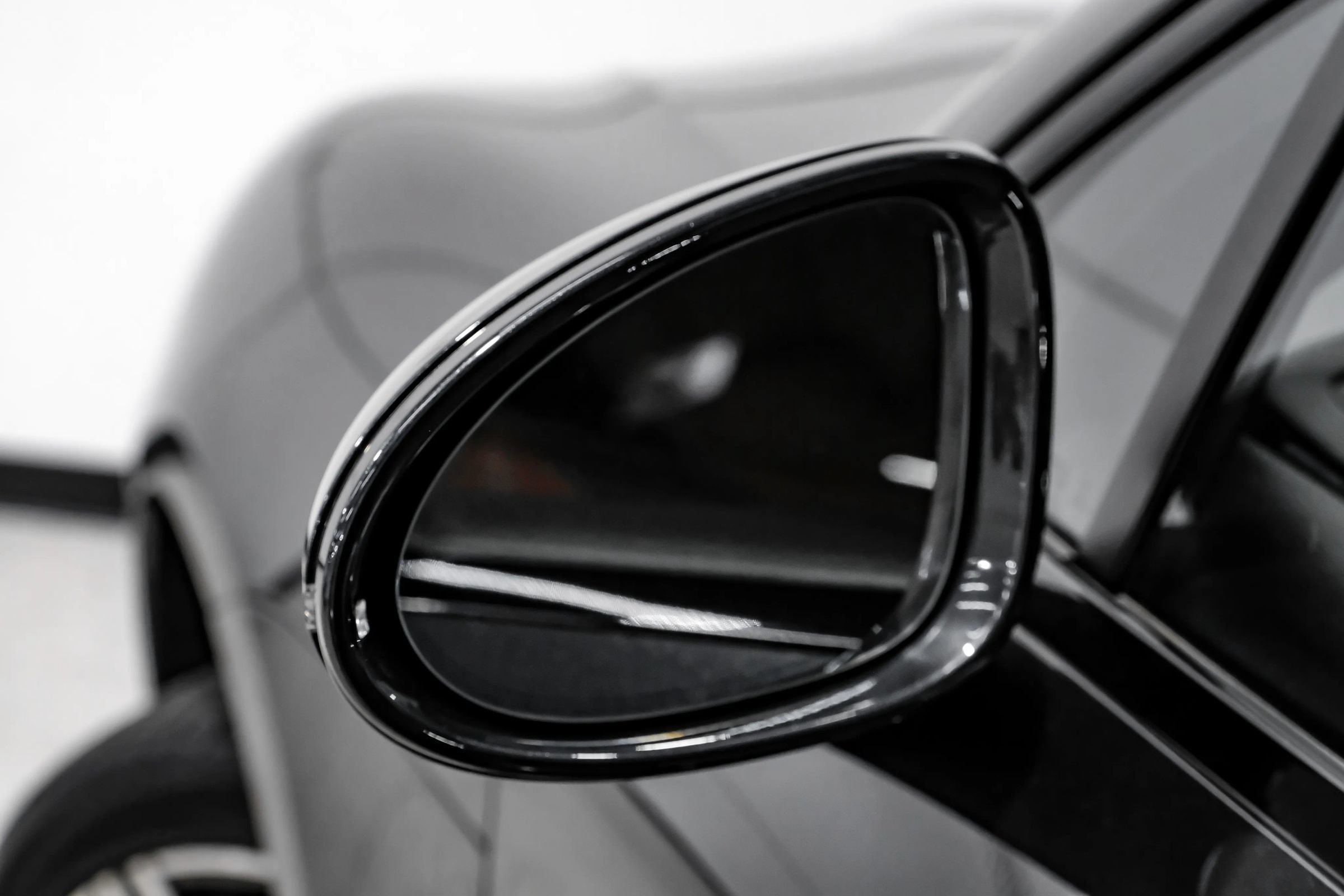 Used 2017 Porsche Macan Turbo AWD/4WD image 37