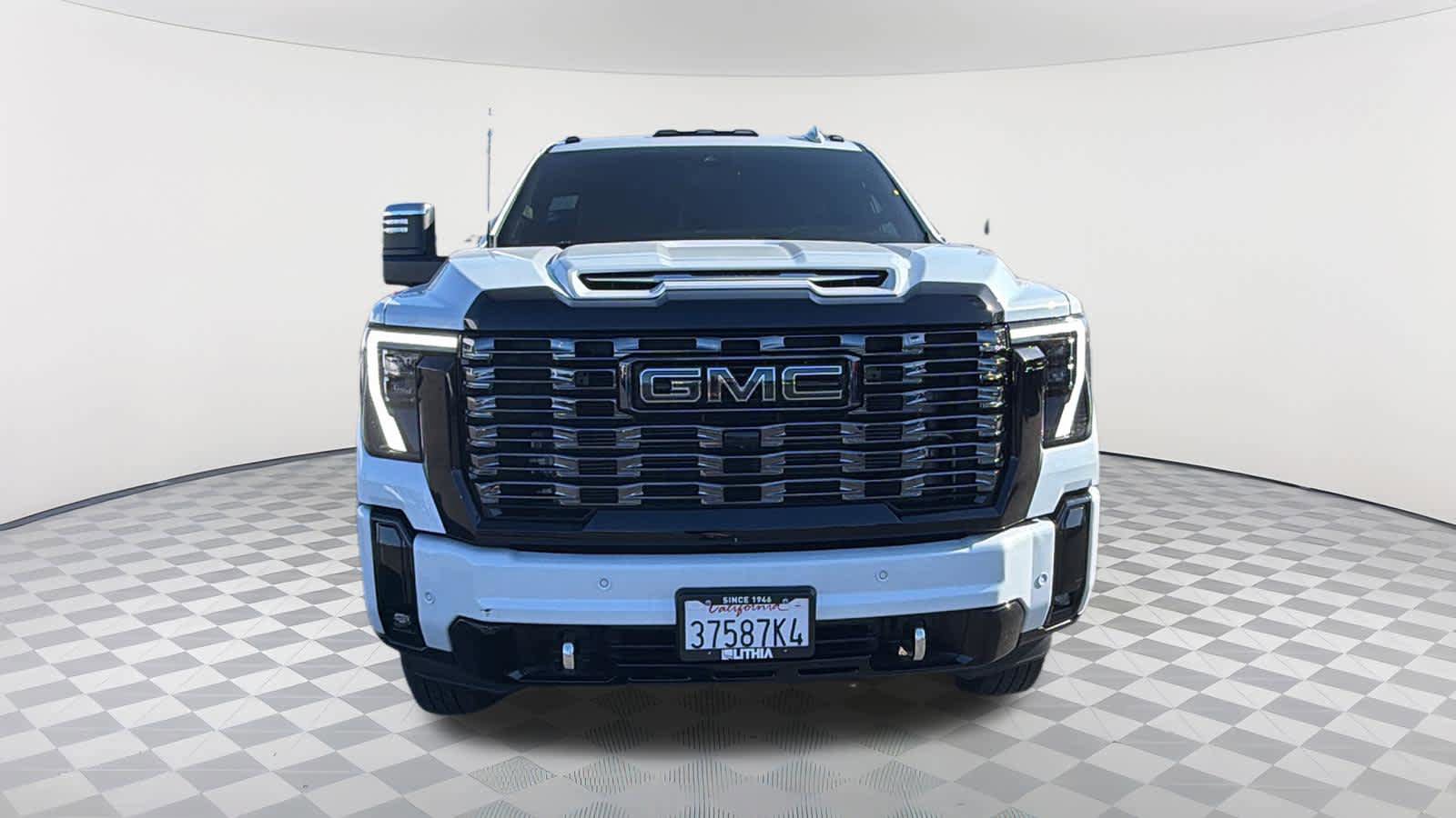 Used 2026 GMC Sierra 3500 Denali Ultimate AWD/4WD image 2
