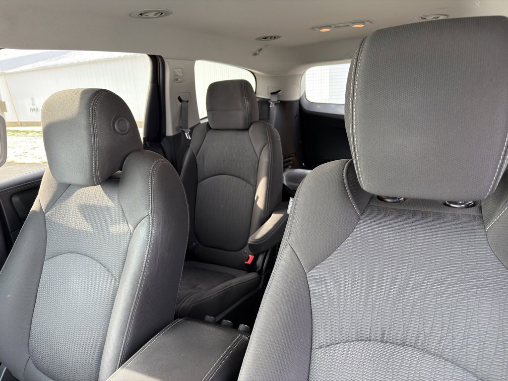Used 2017 Chevrolet Traverse LT w/ Style and Technology Package image 21