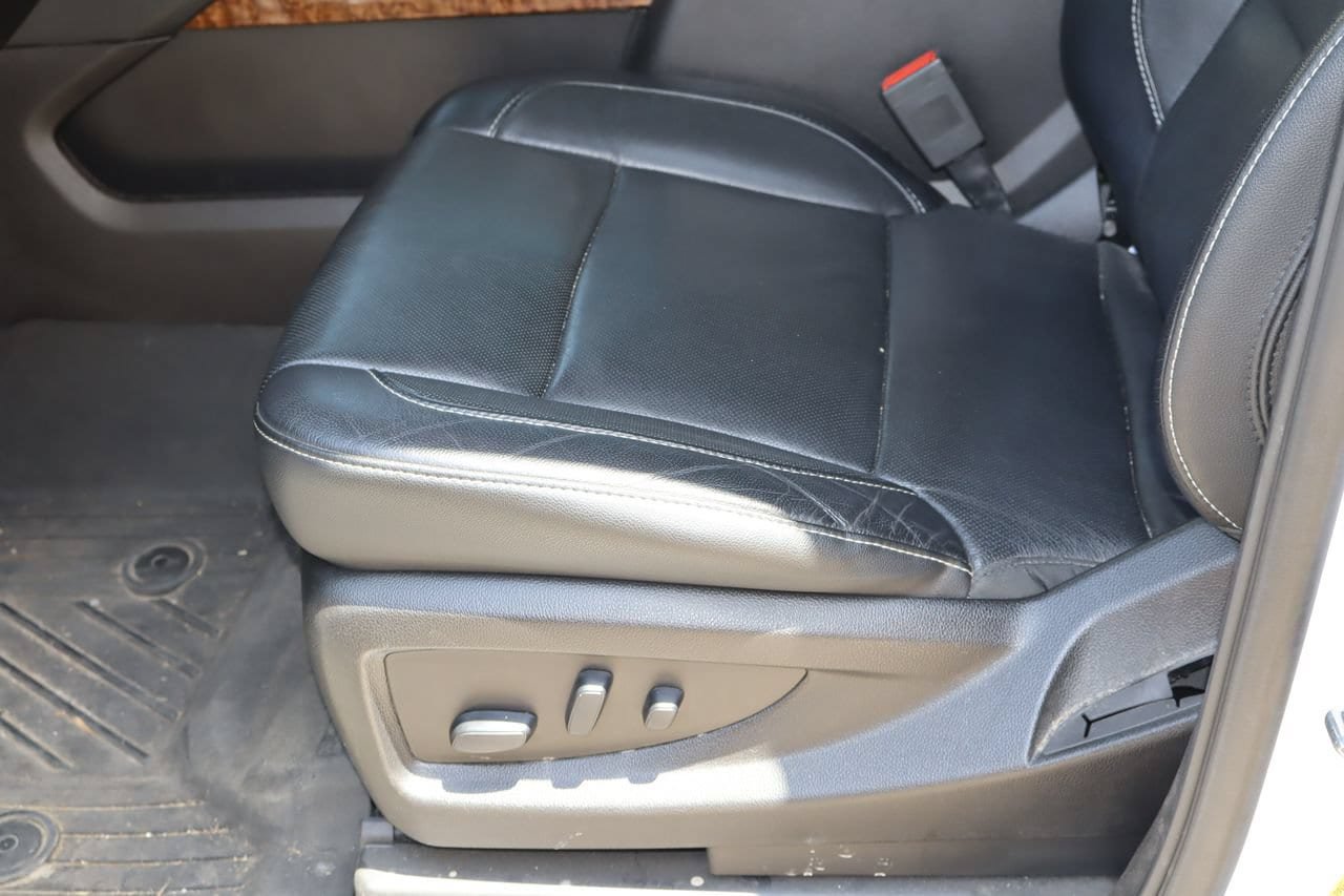 Used 2019 Chevrolet Suburban Premier AWD/4WD image 16