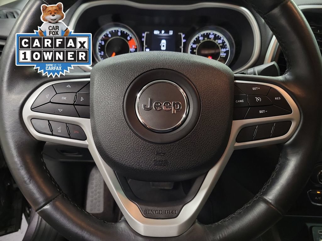 Used 2018 Jeep Cherokee Latitude Plus w/ Comfort/Convenience Group FWD image 22