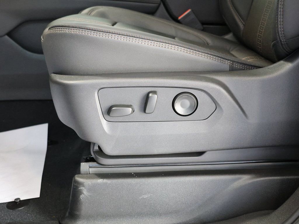 New 2025 Chevrolet Suburban High Country image 13