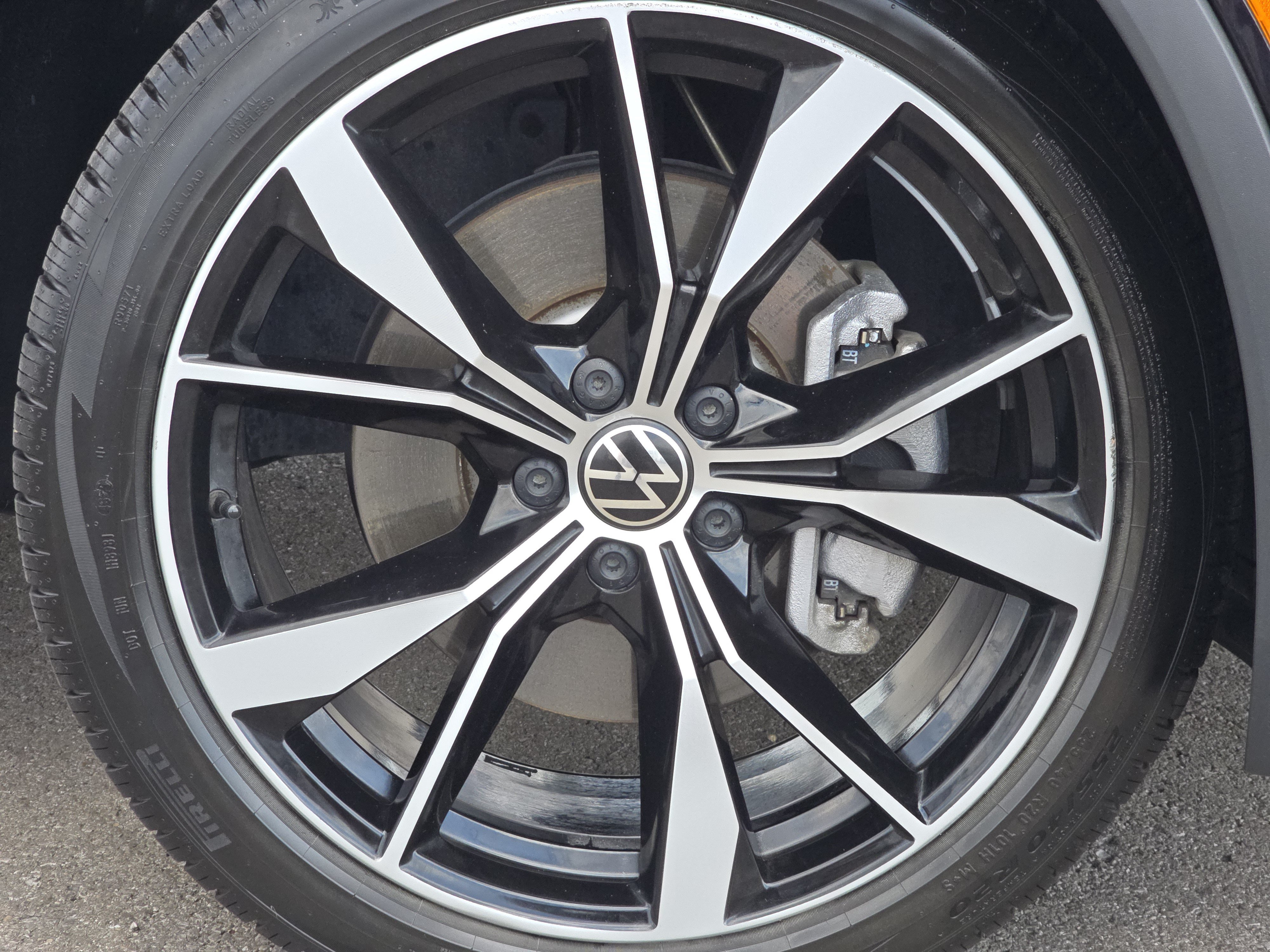 Certified 2024 Volkswagen Tiguan SEL R-Line AWD/4WD image 17