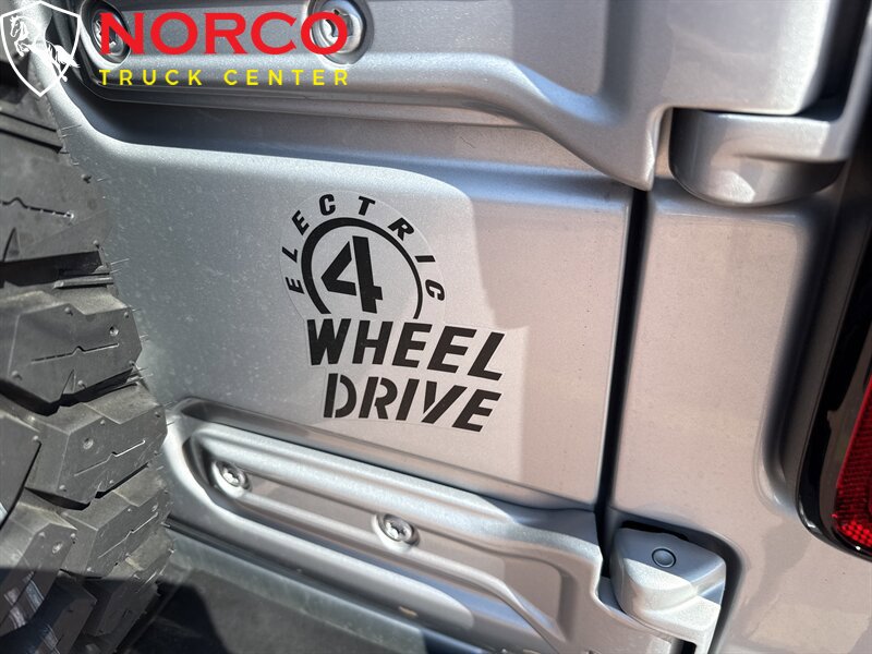 Used 2023 Jeep Wrangler Unlimited w/ Cold Weather Group AWD/4WD image 8