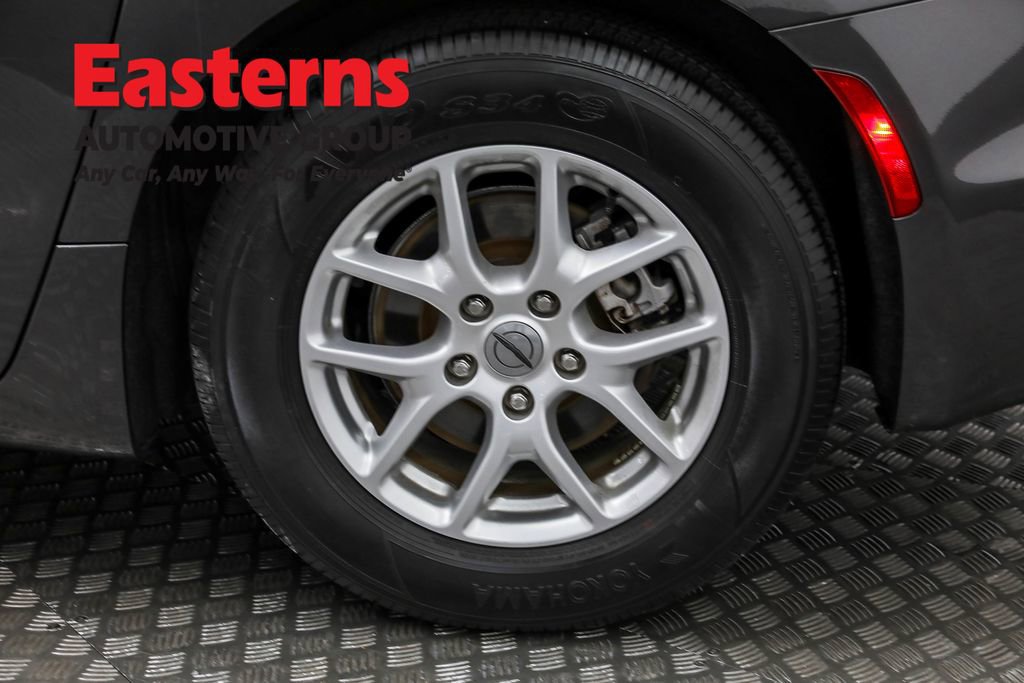 Used 2023 Chrysler Pacifica Touring-L image 34