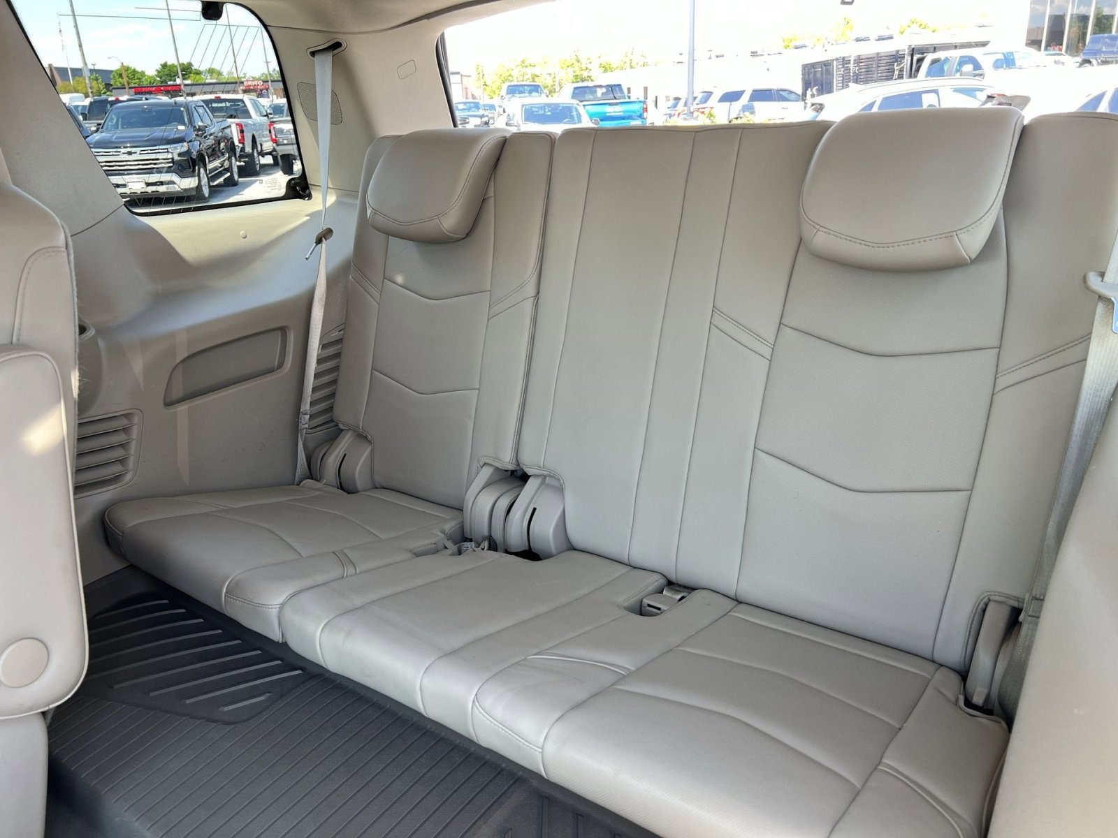 Used 2018 Cadillac Escalade Premium Luxury RWD image 34