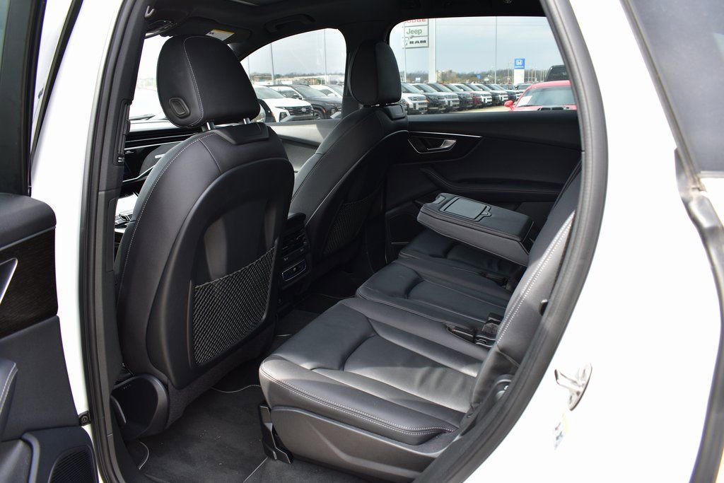 Used 2025 Audi Q7 3.0T Premium Plus image 21