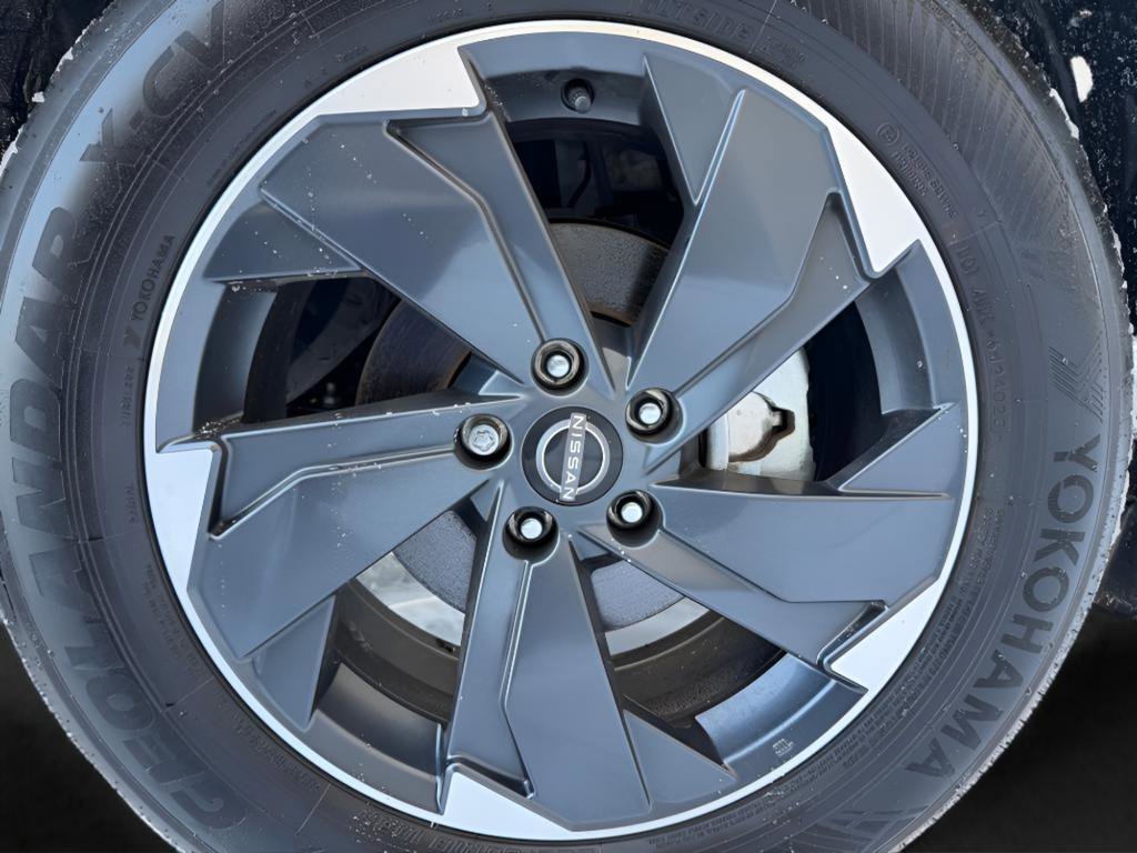 Certified 2024 Nissan Rogue SV image 25