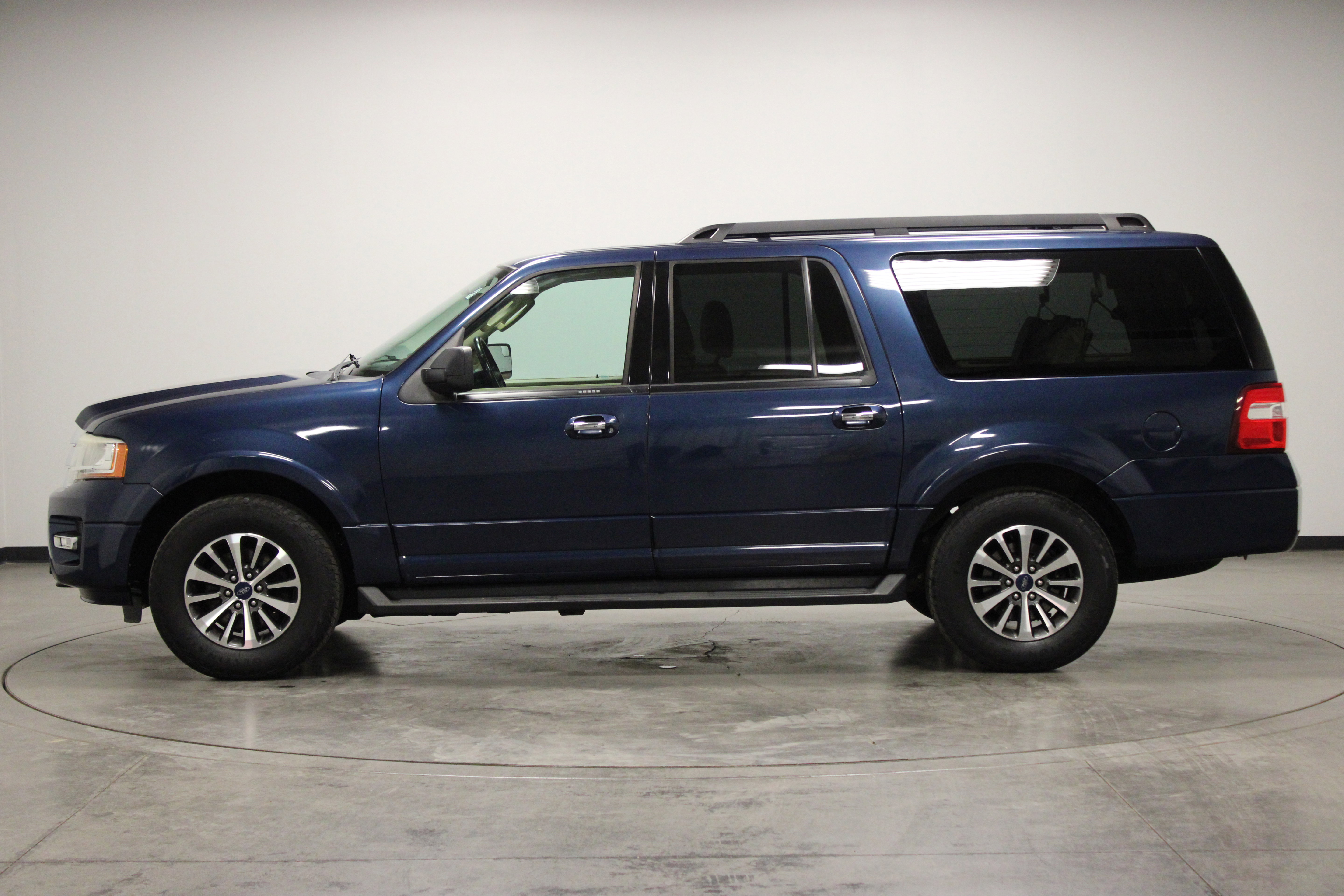 Used 2017 Ford Expedition EL XLT w/ Equipment Group 202A AWD/4WD image 5