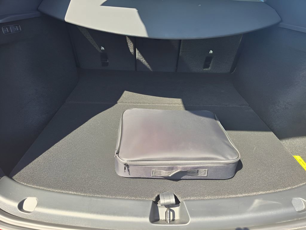 Used 2025 Tesla Model Y Long Range image 13