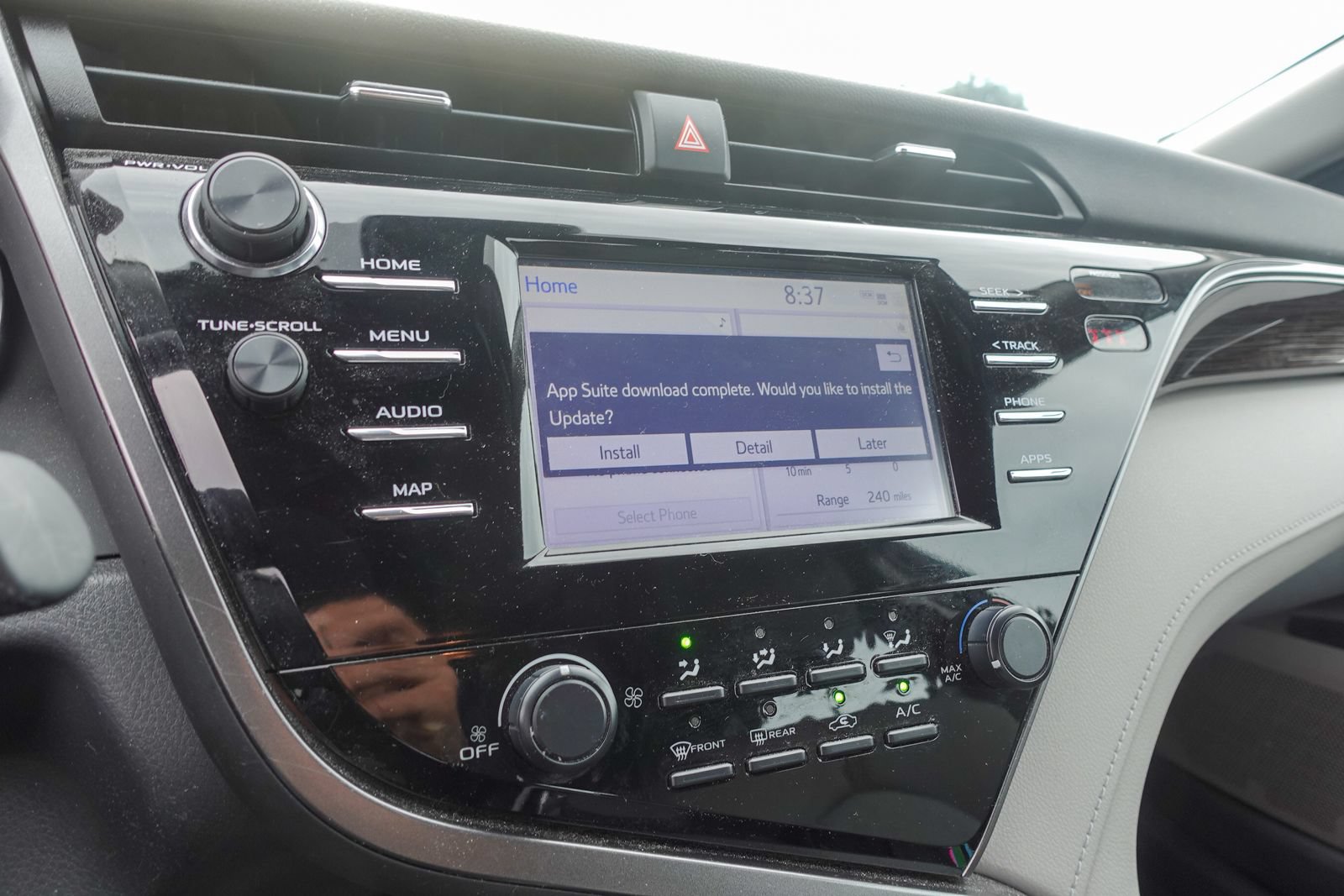 Used 2019 Toyota Camry LE FWD image 19