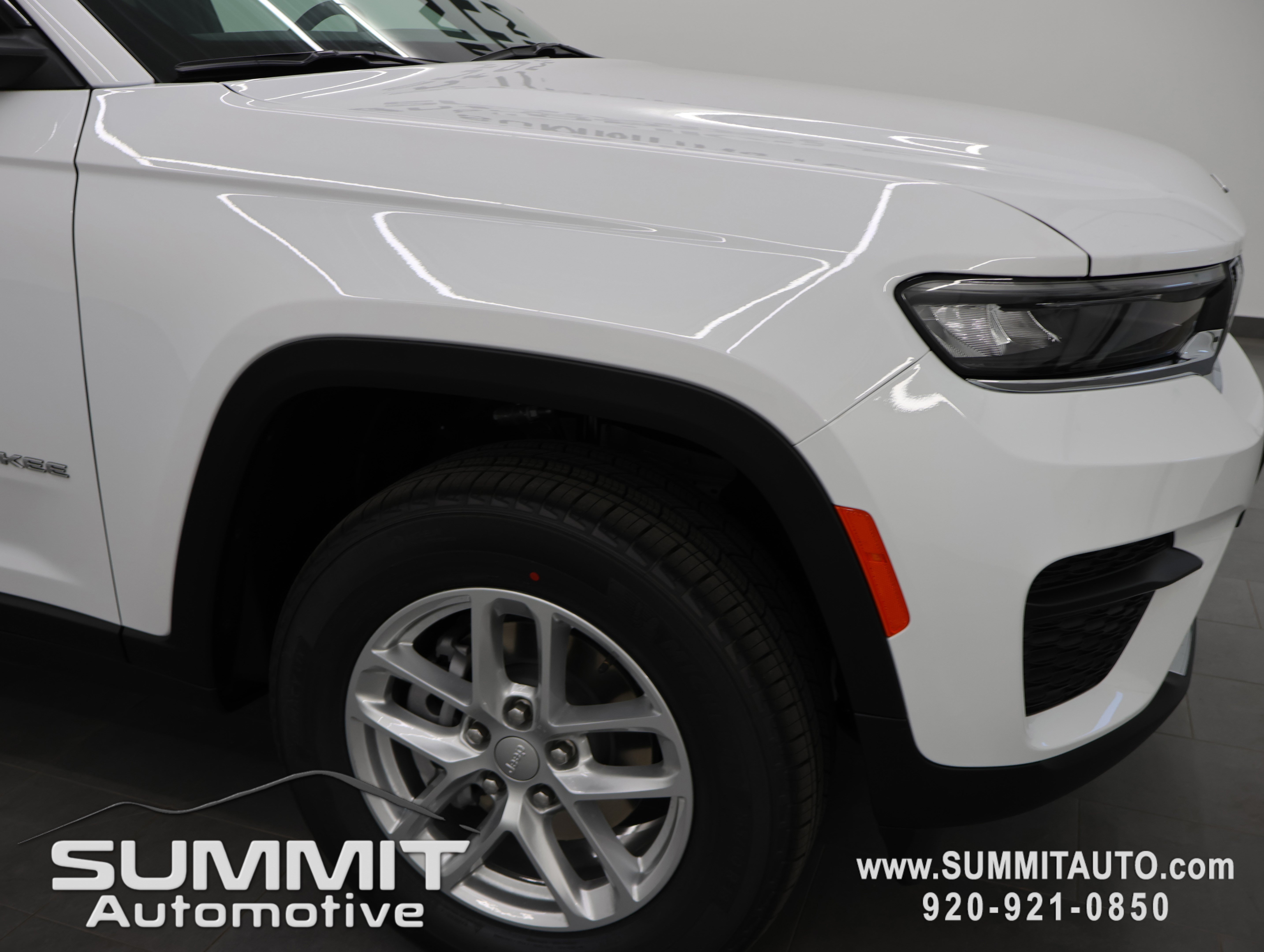 New 2026 Jeep Grand Cherokee Laredo X AWD/4WD image 24