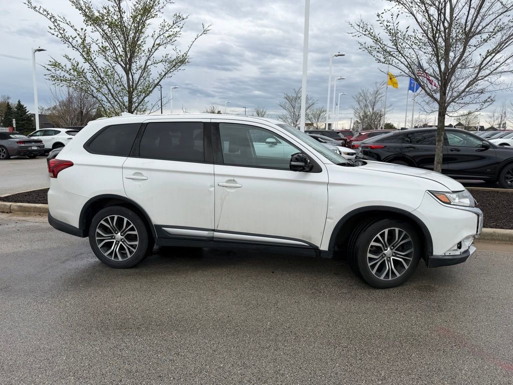 Used 2017 Mitsubishi Outlander FWD image 3