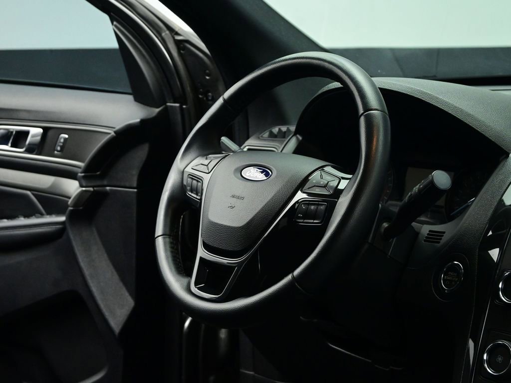 Used 2019 Ford Explorer XLT image 70
