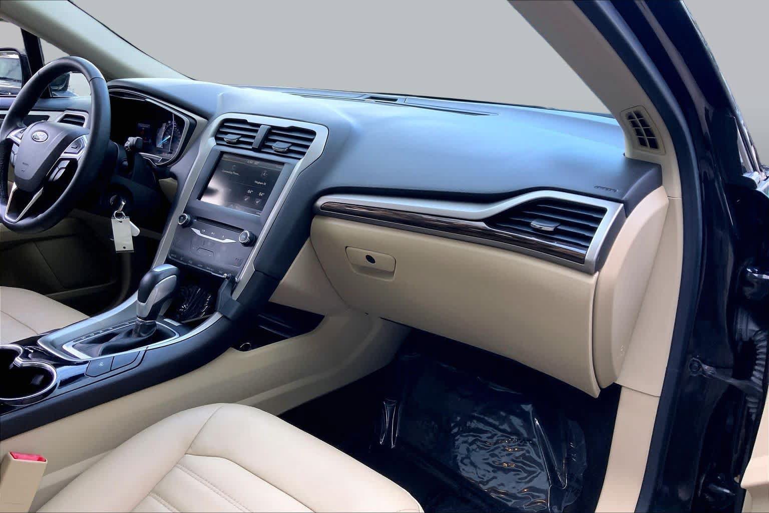 Used 2014 Ford Fusion SE w/ Equipment Group 202A FWD image 17