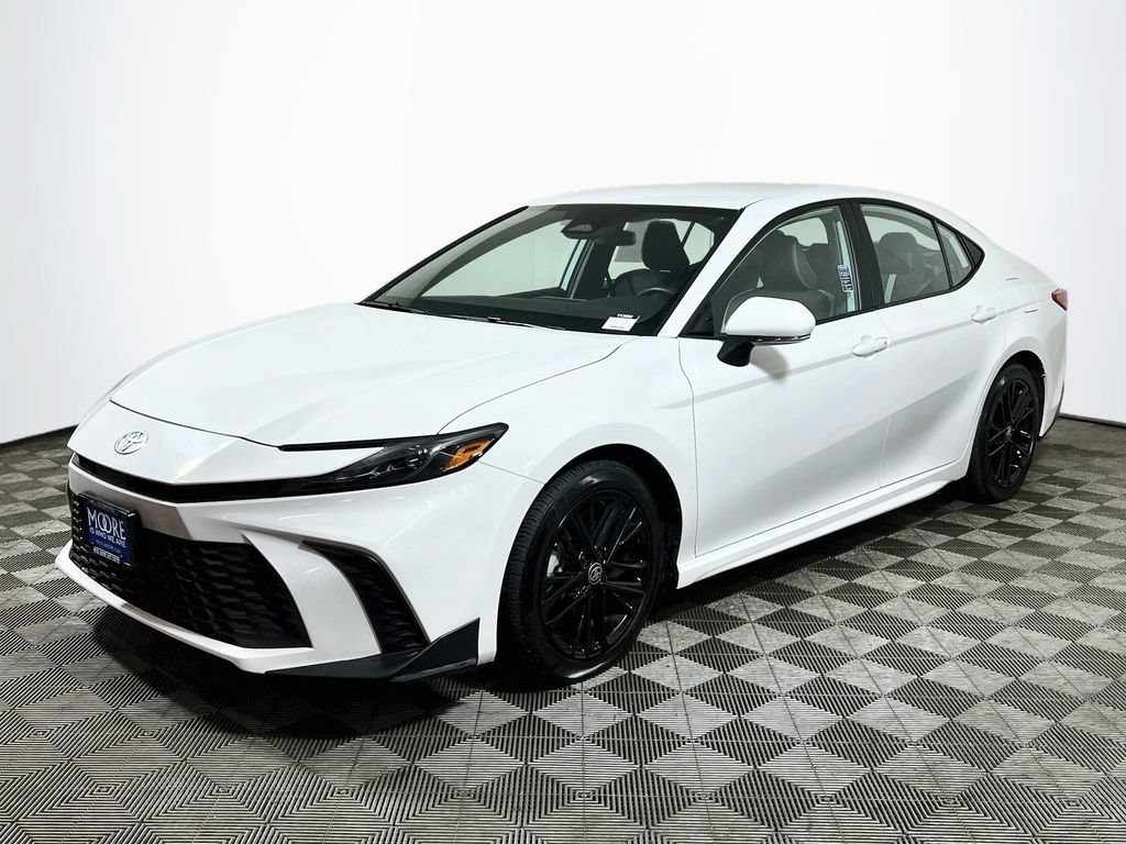 Used 2025 Toyota Camry SE FWD image 3