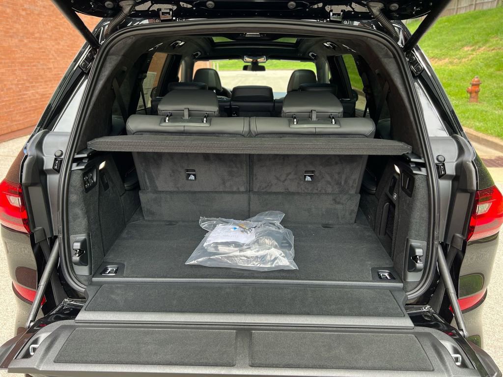 Used 2022 BMW X7 M50i image 49