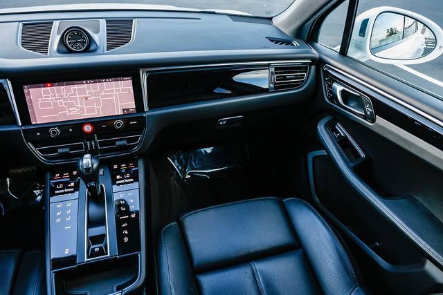Used 2023 Porsche Macan image 15