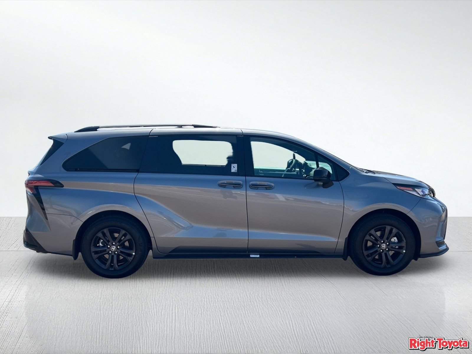 New 2026 Toyota Sienna XSE AWD/4WD image 2