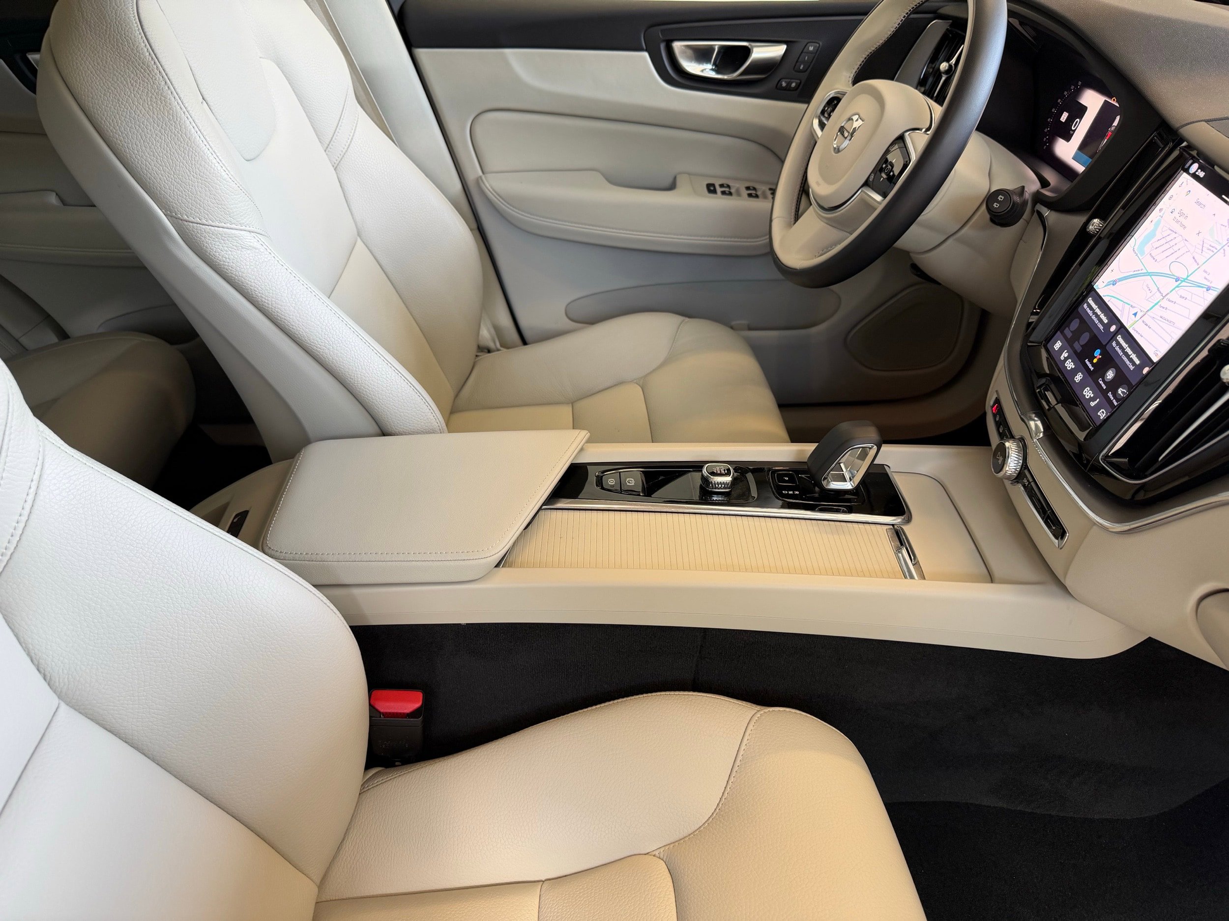 Used 2024 Volvo XC60 B5 Core AWD/4WD image 22