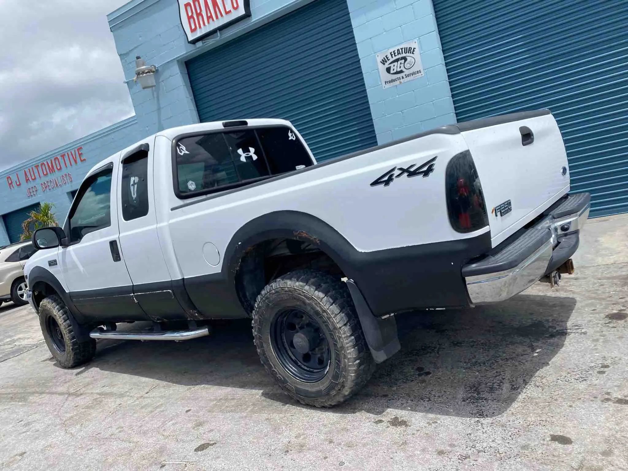 Used 2001 Ford F250 XL image 4